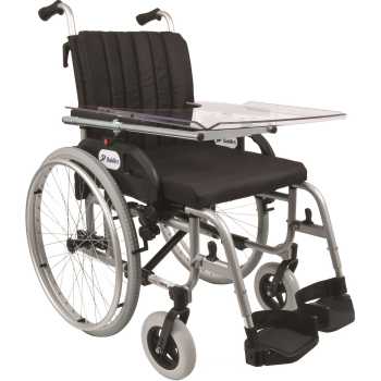 Kørestolsbord der monteres til kørestolens armlæn